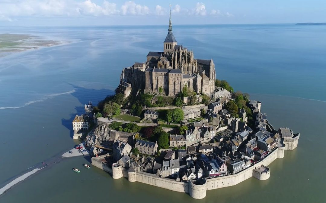 Le Mont-Saint-Michel, histoire et architecture